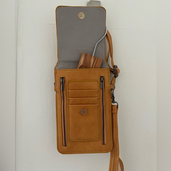 Mustard yellow Travel Bag - Picture 2 of 2